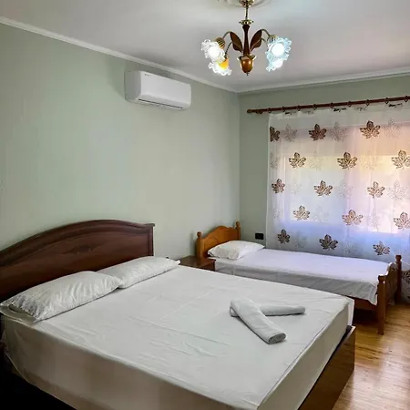 Bicuni Brothers Guesthouse-family *
